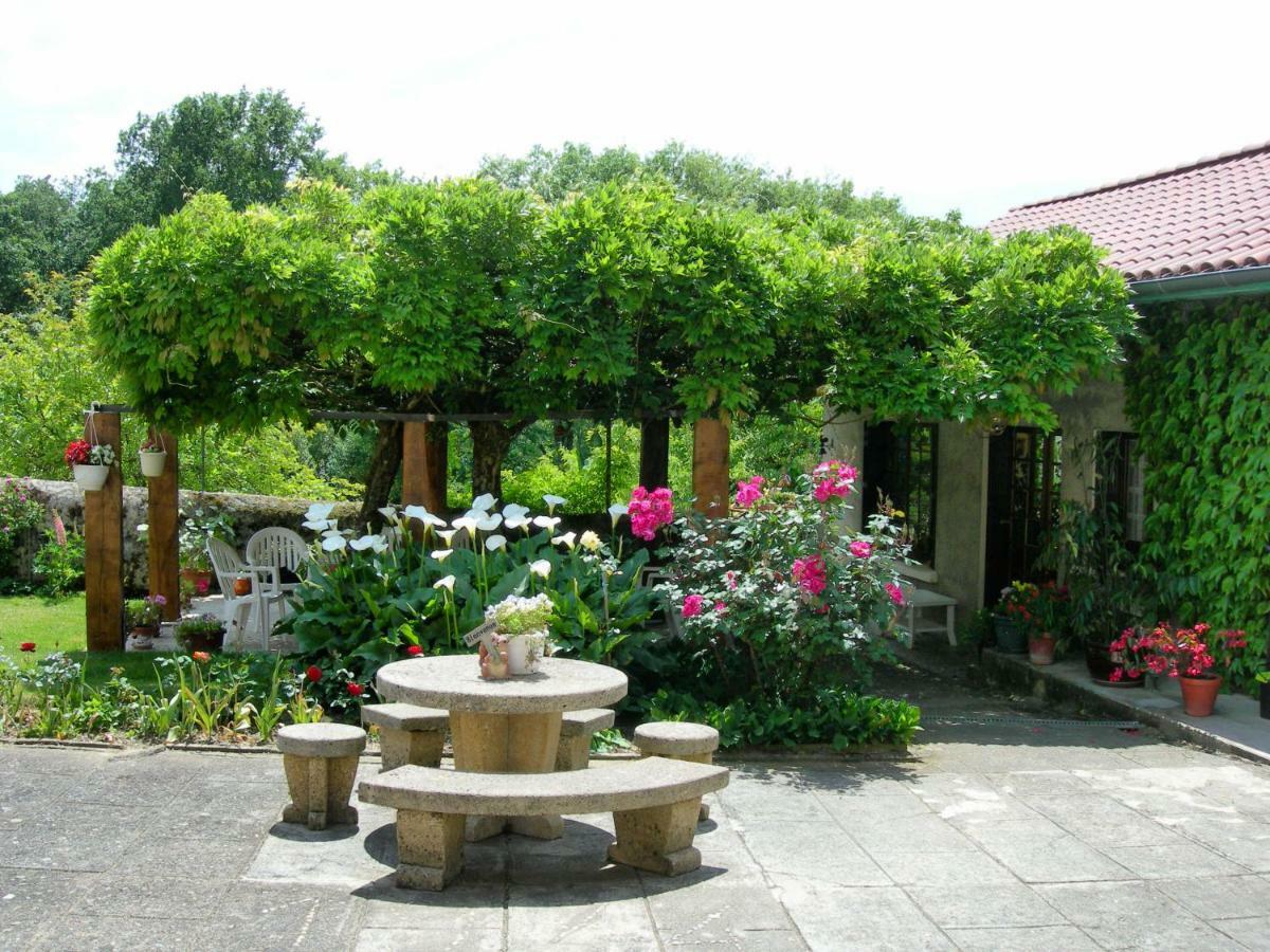 Sous La Glycine Bed and Breakfast Miélan Eksteriør billede