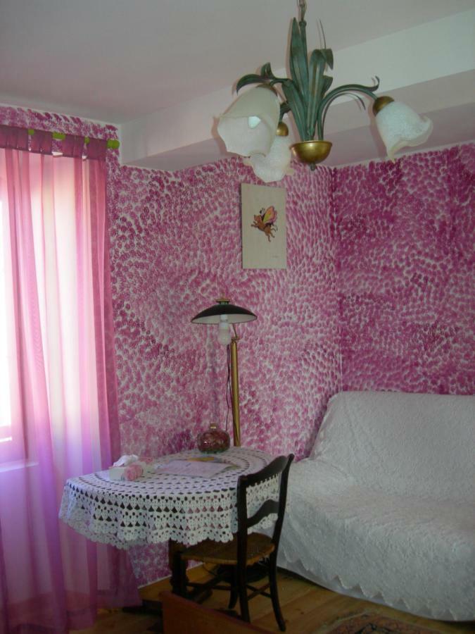 Sous La Glycine Bed and Breakfast Miélan Eksteriør billede