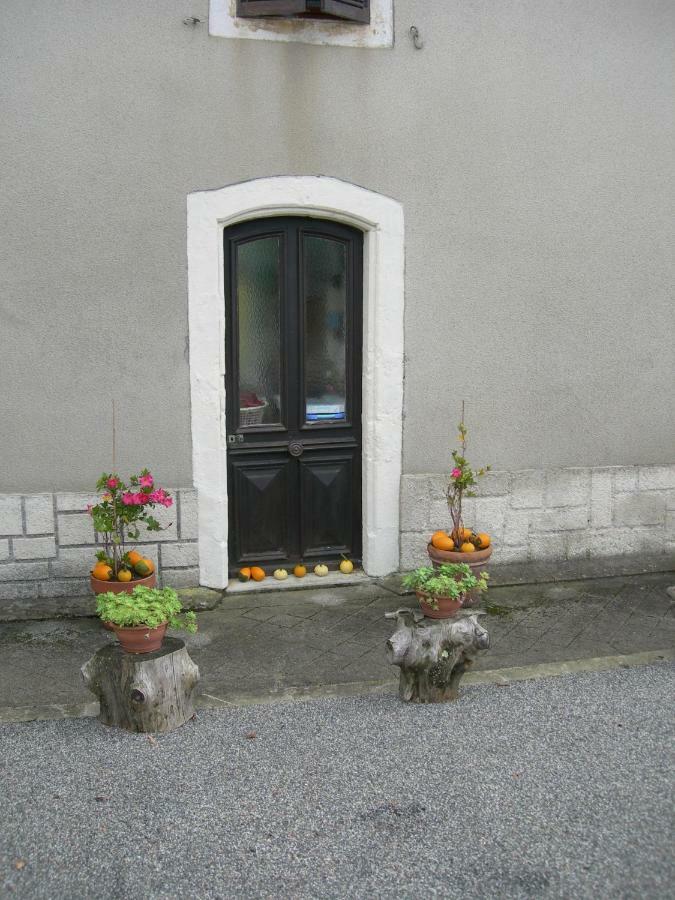 Sous La Glycine Bed and Breakfast Miélan Eksteriør billede